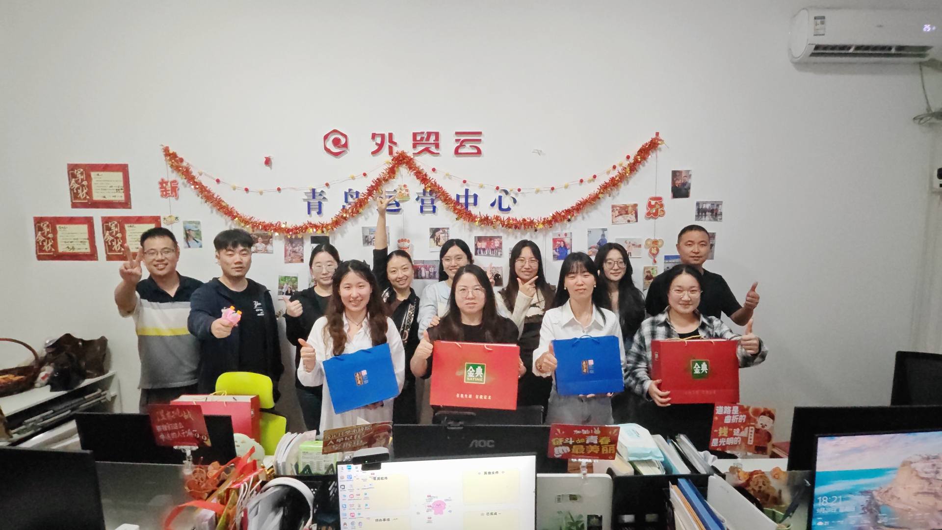 Maoto merayakan perayaan Hari Kebangsaan dan pertengahan musim panas