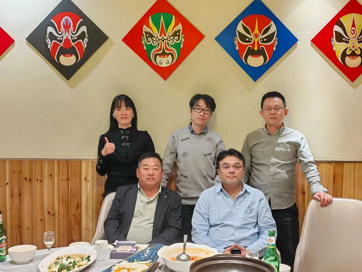 Dengan sukacitanya mengalu -alukan rakan kongsi India kami ke kilang