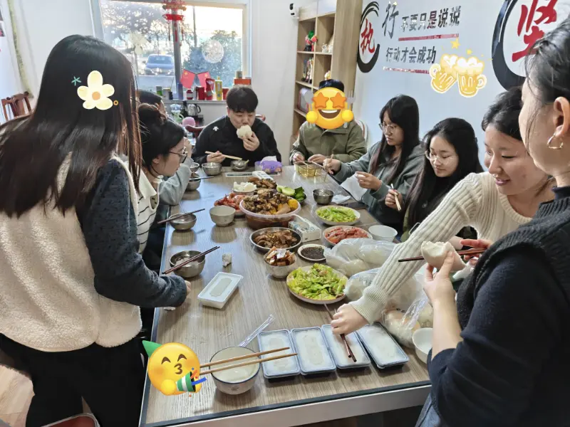 Makan tengah hari secara spontan membina bon pejabat yang berkekalan