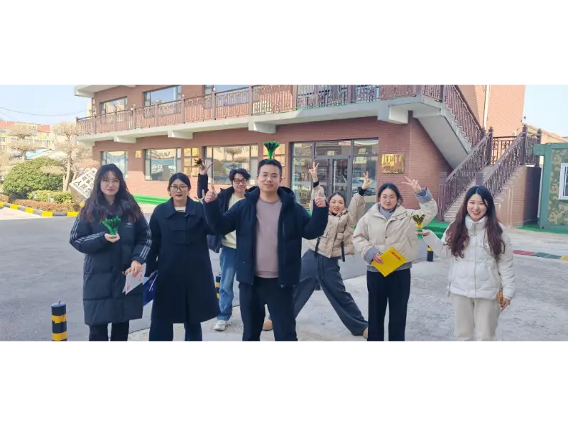 Shuttlecock Luar Maotong Menendang Selepas Makan Tengahari