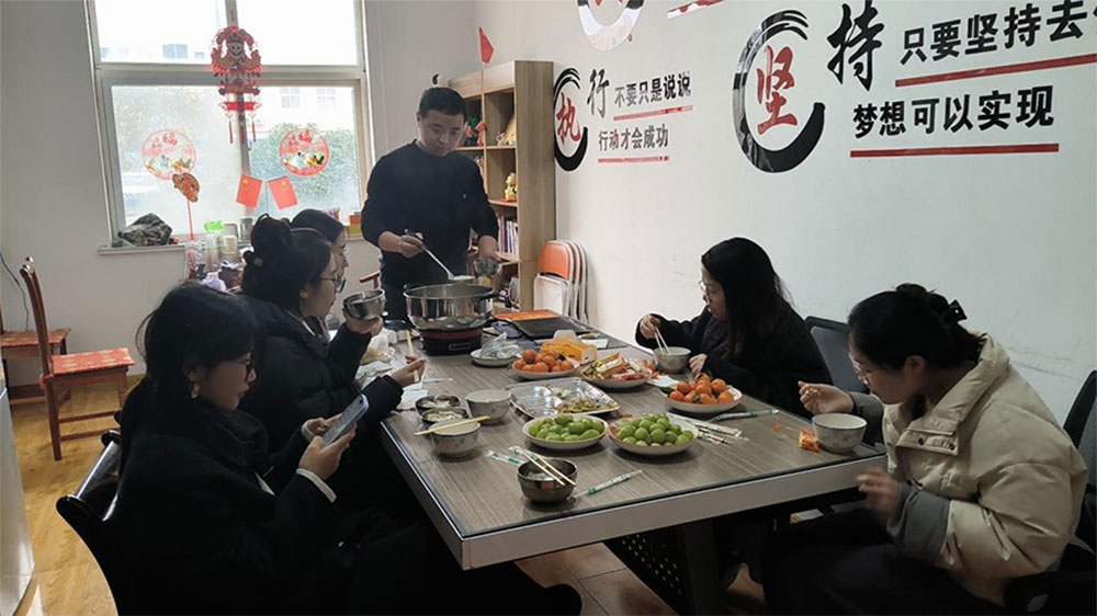 Makan Tengahari Pesta Tanglung: Tangyuan dan Team Vibes di Pejabat